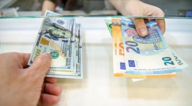 1 ayda 9 milyar dolar! Hazine yurt içinde neden dövizle borçlanıyor, riskleri neler? Uzmanları yorumladı…