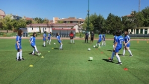 BÜYÜKŞEHİR SAHALARDA FIRTINA GİBİ ESECEK KIZLARI ARIYOR