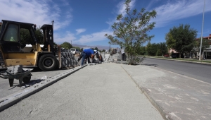 Kaldırımlar Yenileniyor