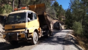 Karamanlı Yolu’nda sathi kaplama başladı