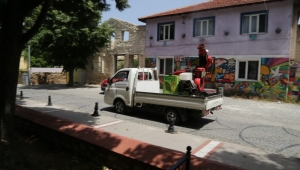 SİNEKLERE KARŞI İLAÇLAMA ÇALIŞMALARI DEVAM EDİYOR.