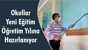 VALİ, OKULDA BOYA İŞLERİNE YARDIM ETTİ