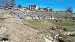 ANTİK TİYATRODA HEYECAN VEREN GELİŞME