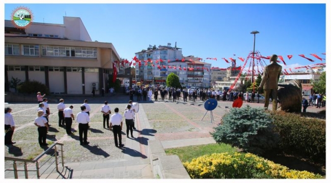 BELEDİYE BAŞKANIMIZ BARIŞ AYHAN 30 AĞUSTOS ZAFER BAYRAMI ÇELENK SUNMA TÖRENİNE KATILDI
