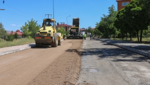 BİTLİS BELEDİYESİ’NİN ASFALT SEFERBERLİĞİ SÜRÜYOR