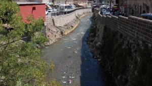 Bitlis’te dere yatağında temizlik çalışması