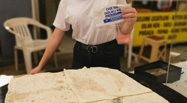 BÜYÜKŞEHİR BELEDİYESİ ESNAFI VE VATANDAŞI MASKESİZ BIRAKMIYOR