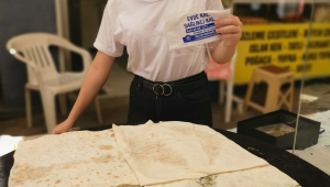 BÜYÜKŞEHİR BELEDİYESİ ESNAFI VE VATANDAŞI MASKESİZ BIRAKMIYOR