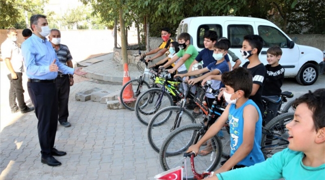 ÇOCUKLARDAN BÜYÜKLERE MESAJ VAR: “OKULLARI BİRLİKTE AÇALIM”