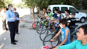 ÇOCUKLARDAN BÜYÜKLERE MESAJ VAR: “OKULLARI BİRLİKTE AÇALIM”