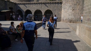 Çok dilli ‘Turizm Zabıtası’ ekibi hizmet vermeye devam ediyor