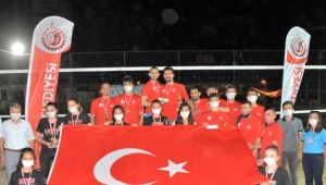 Kurtuluş Kum Voleybol Turnuvası'nda Kupalar Sahibini Buldu