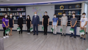 ÖZLÜ BAŞARILI ÖĞRENCİLERİ TABLETLE ÖDÜLLENDİRDİ