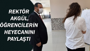 REKTÖR AKGÜL, ÖĞRENCİLERİN HEYECANINI PAYLAŞTI