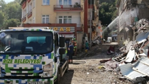 RİZE BELEDİYESİ EKİPLERİ DERELİ'DE VATANDAŞLARIN YARDIMINA KOŞTU