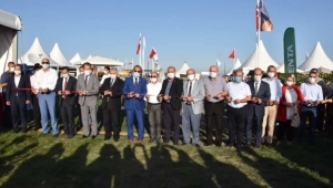 Tarımsal ürünlerin ve tarımda kullanılan teknolojik aletlerin sergilendiği Karaevli Tarım ve Teknoloji Fuarı'nın açılışı düzenlenen törenle gerçekleştirildi.