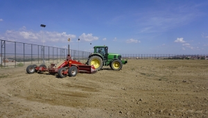 TUNCASPOR TESİSLERİ'NDE ZEMİN TESVİYESİ ÇALIŞMASI