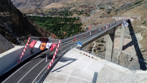 TÜRKİYE’NİN EN YÜKSEK KÖPRÜSÜ TÖRENLE ULAŞIMA AÇILDI