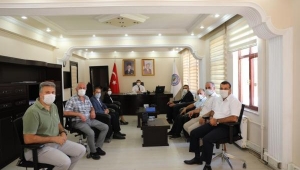 Vali/Belediye Başkan V. Sayın H. Engin Sarıibrahim’i Iğdır Memur-Sen İl Temsilcisi Erkan Çiğdem, beraberindeki Memur-Sen’e bağlı şube başkanları ile birlikte ziyaret etti