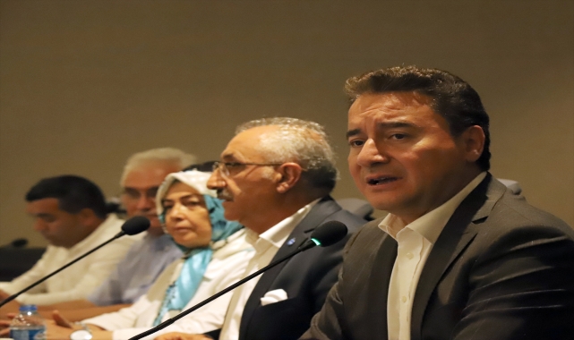 DEVA Partisi Genel Başkanı Babacan, Aksaray'da ziyaretlerde bulundu