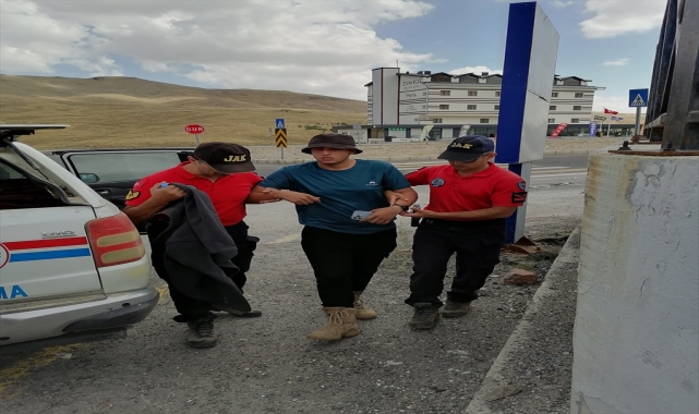 Erciyes Dağı'na tırmanırken düşerek yaralanan dağcıyı JAK timi kurtardı