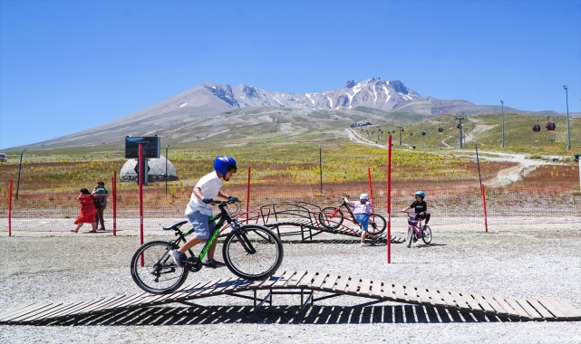 Erciyes Dağı'nda çocuklar için bisiklet ve aktivite parkı kuruldu
