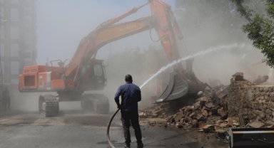 Kayseri'de kentsel dönüşüm projesi kapsamında gecekonduların yıkımına başlandı