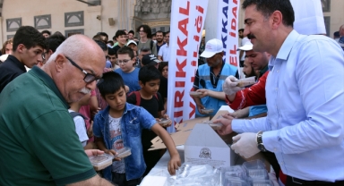 Kırıkkale'de vatandaşlara aşure ikram edildi