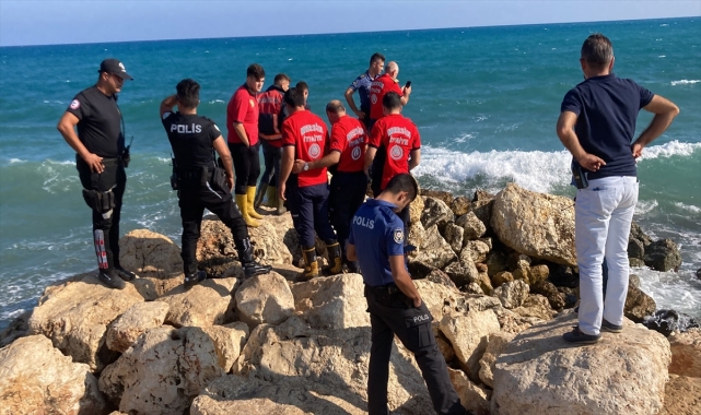 Mersin'de denize giren 2 arkadaştan biri boğuldu, diğeri kurtarıldı
