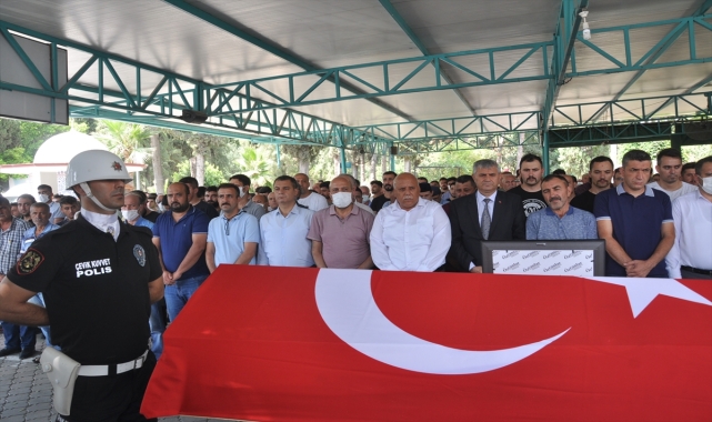 Mersin'de merdivenden düşen polis yaşamını yitirdi