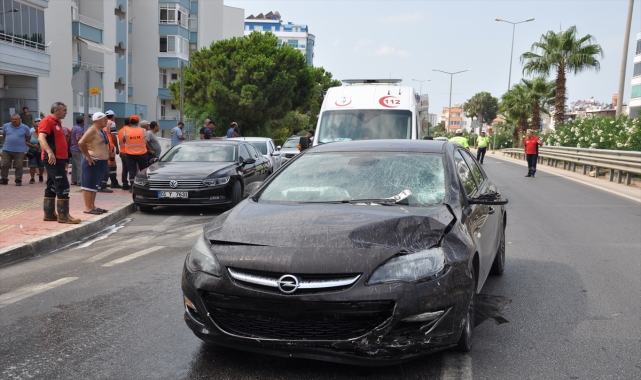 Mersin'de otomobilin çarptığı motosikletteki 2 kişi yaralandı