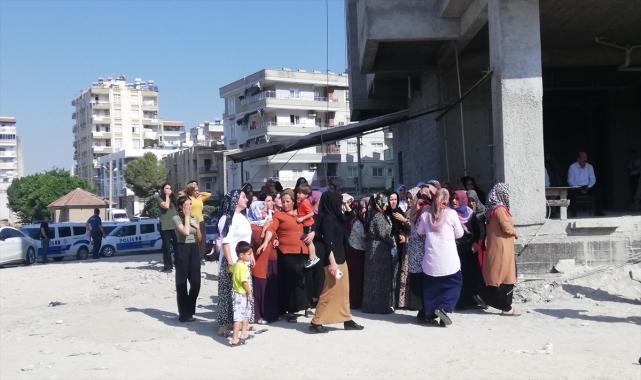Mersin'de üzerine kalas parçaları düşen işçi hayatını kaybetti