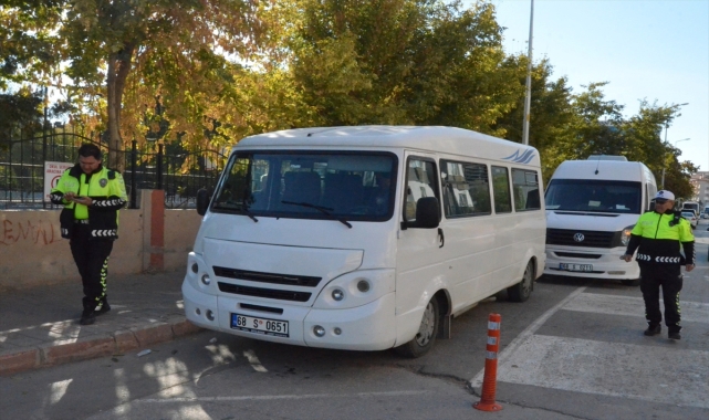 Aksaray'da sahte plakalı öğrenci servisi sürücüsüne ceza kesildi