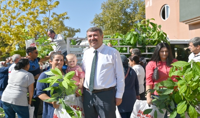 Anamur'da kadın üreticilere avokado fidanı dağıtıldı