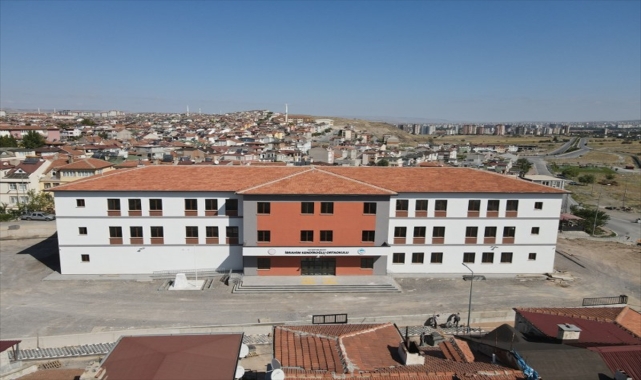 İbrahim Kendiroğlu Ortaokulu açılış için gün sayıyor