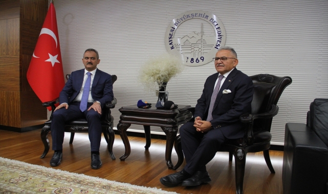 Milli Eğitim Bakanı Özer, Kayseri'de ziyaretlerde bulundu