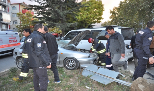 Akşehir'de minibüs ile otomobilin çarpıştığı kazada 1 kişi yaralandı