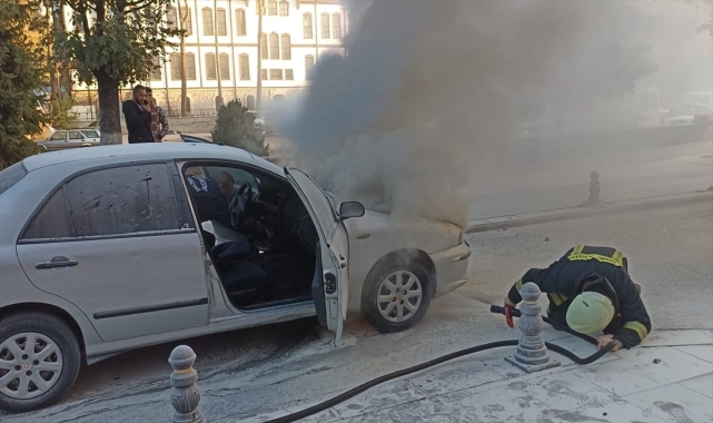 Çankırı'da seyir halindeki otomobil yandı