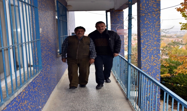 Oğlundan yapılan karaciğer nakli sayesinde yaşamını sağlıklı sürdürüyor