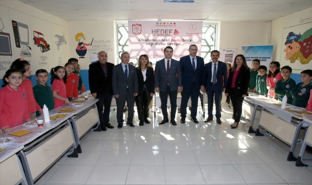 Sivas'ta MTA'nın gezici müzesi öğrencilerle buluştu