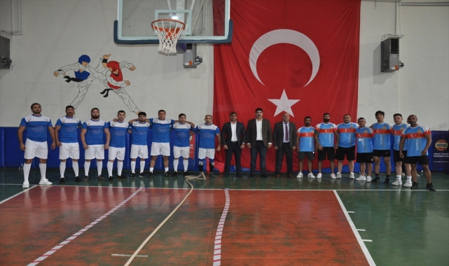 Türkiye ve Azerbaycan'ın halat çekme sporcuları, Mersin'de yarıştı