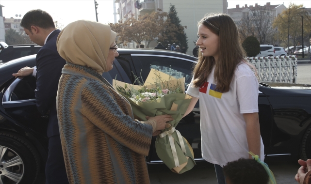 Emine Erdoğan, Ukrayna'dan Türkiye'ye getirilen yetim çocuklarla buluştu