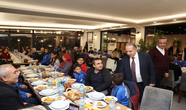 Başkan Yalçın genç futbolcular ve aileleriyle buluştu