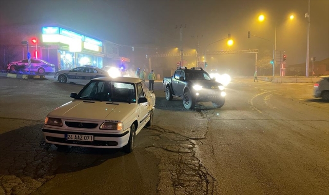 Kırıkkale'de pikap ve otomobilin çarpıştığı kazada 4 kişi yaralandı
