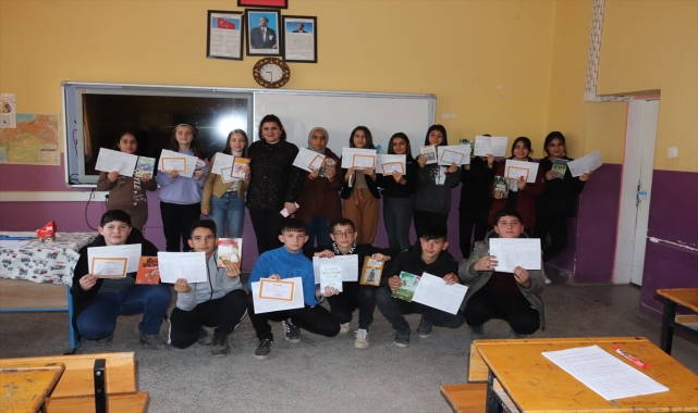Sarıoğlan'da öğrenciler karne aldı