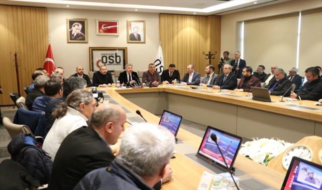 Kayseri'den deprem bölgelerine 600'ün üzerinde yardım tırı gönderildi