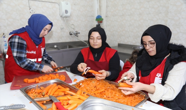 Türk Kızılay Çubuk'ta depremzedeler için sıcak yemek hazırlıyor