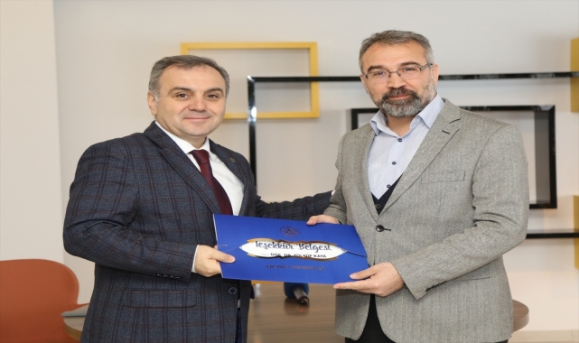ERÜ Rektör Altun, deprem bölgesinde hasar tespit çalışmalarına katılan öğretim üyeleriyle buluştu