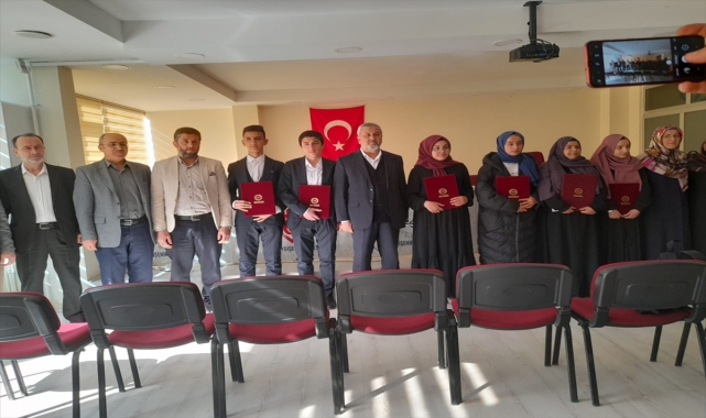 Seydişehir'de öğrenciler hafızlık belgelerini aldı
