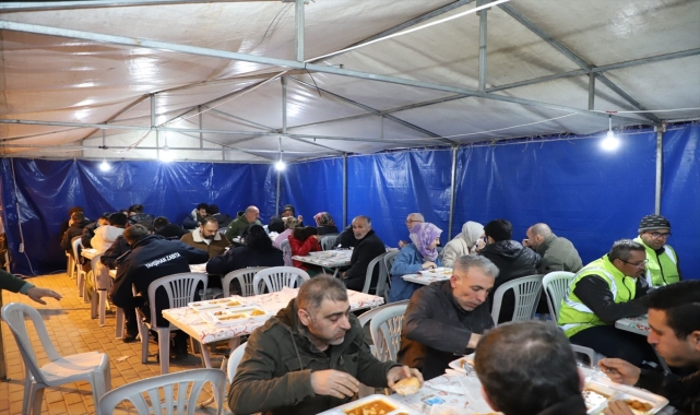 Yahşihan'da ihtiyaç sahibi ve yemek yapamayan ailelere iftarlık dağıtılıyor